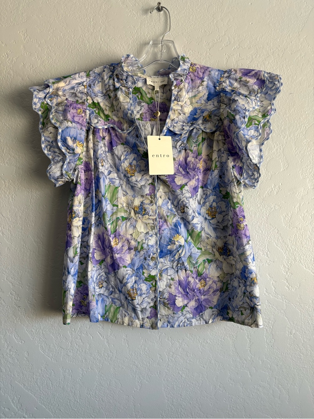 ❤️NEW Entro Floral Ruffle Short Sleeve Button Front blouse in Lavender Blue
